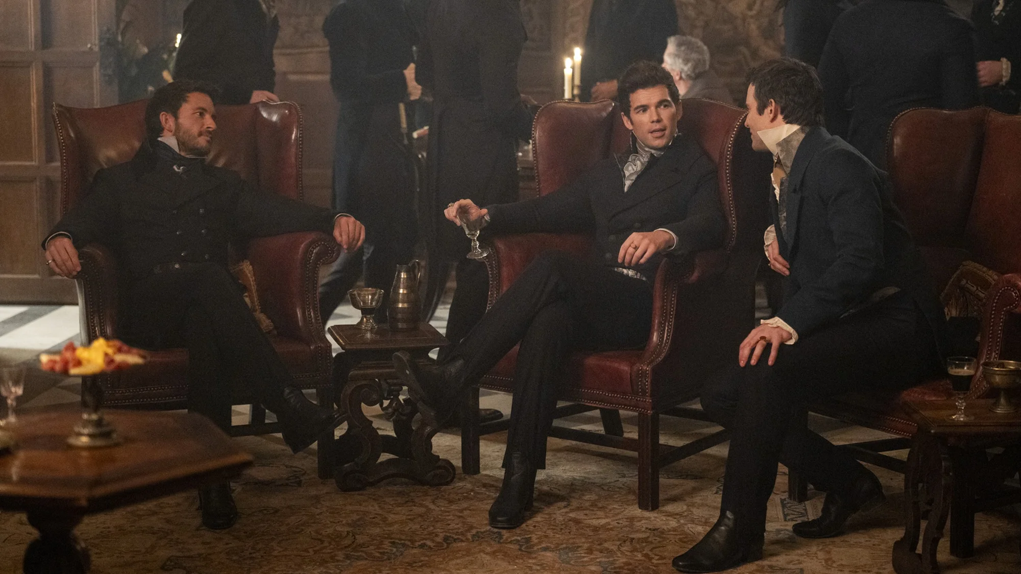 Jonathan Bailey as Anthony Bridgerton, Luke Newton as Colin Bridgerton, Luke Thompson as Benedict Bridgerton in episode 406 of Bridgerton