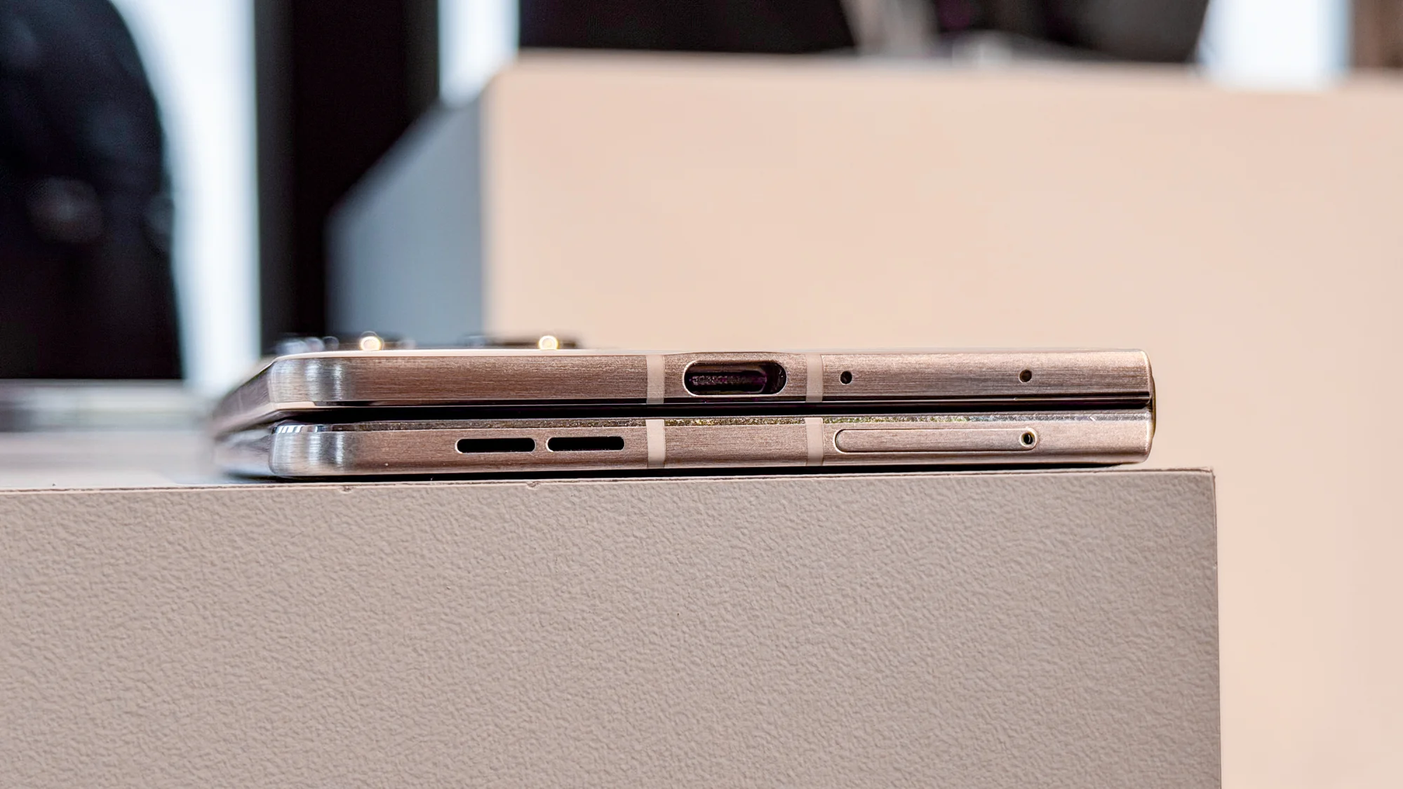 Moto Razr Fold closed, bottom edge